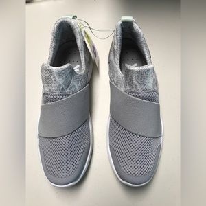 All in motion Women sneakers shoes size 6